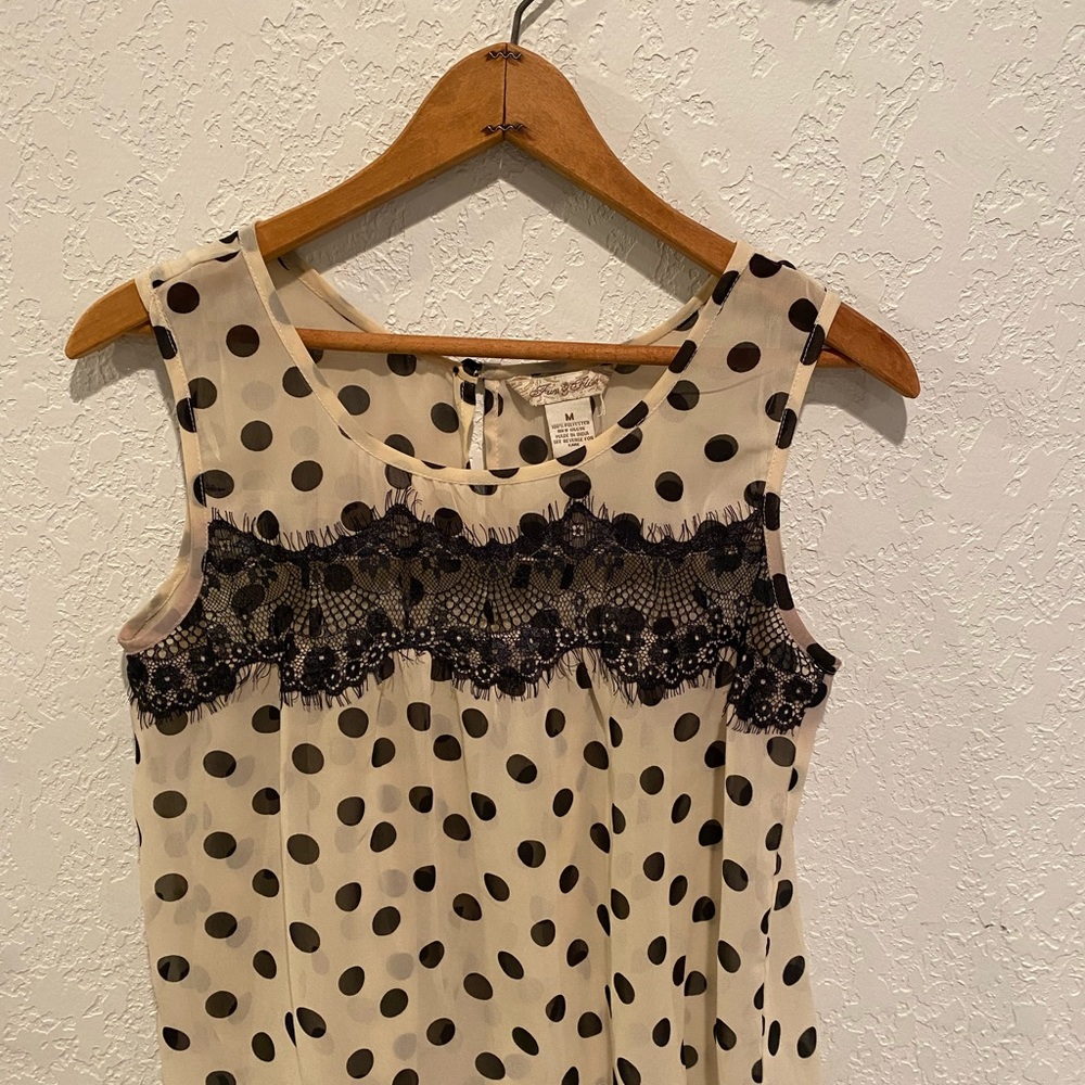Poke dots Top with lace